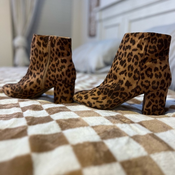 Forever 21 cheetah print booties - Picture 1 of 2